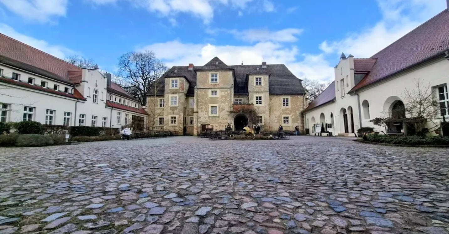 Wasserschloss Mellenthin, Mellenthin, Germany, Germany